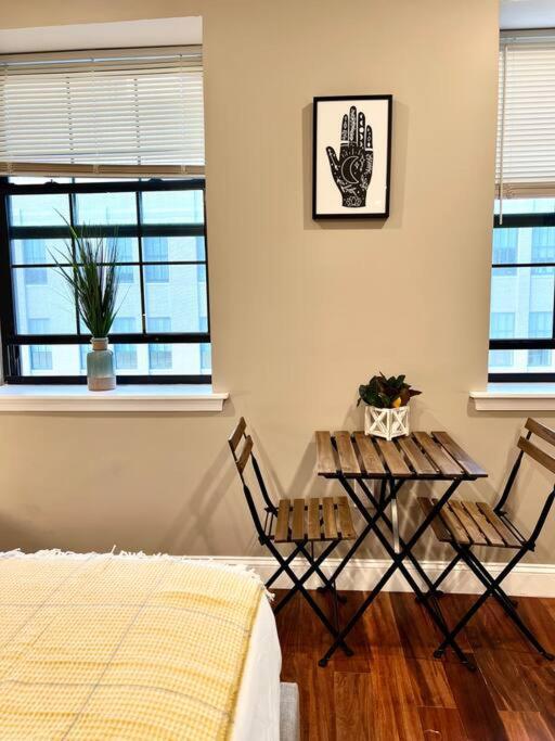 508 Urban Lifestyle King Bed In Center