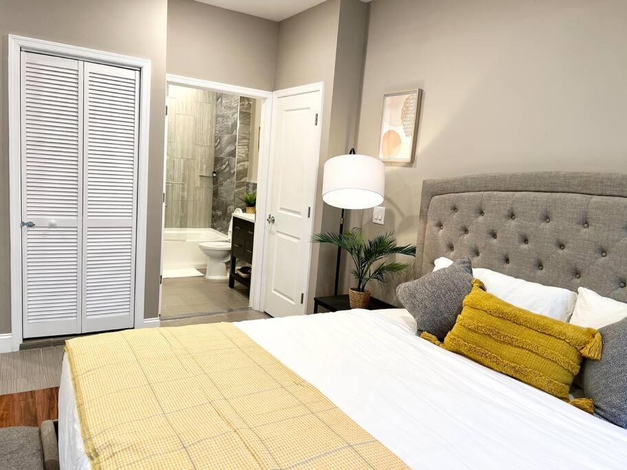 508 Urban Lifestyle King Bed In Center * Philadelphia