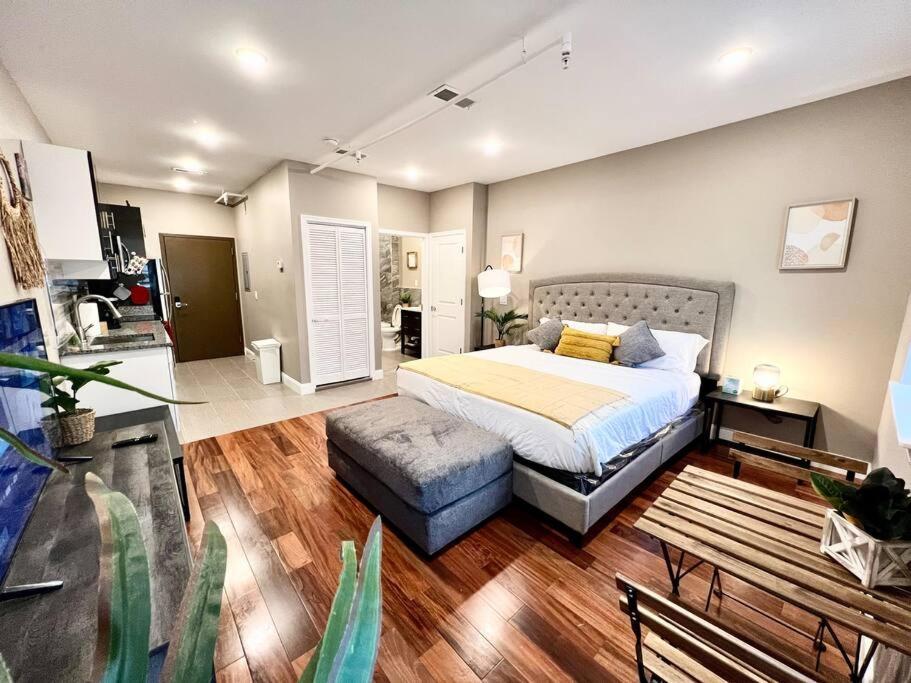 Apartment 508 Urban Lifestyle King Bed In Center
